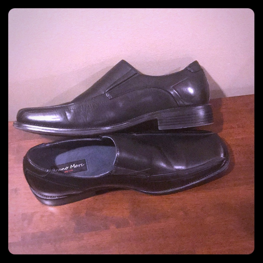 Black dress shoes